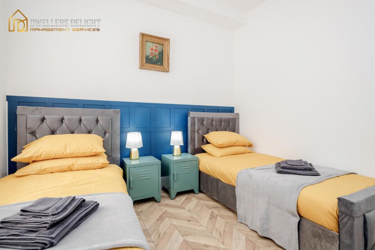 Entire 2 Bed Flat Plaistow,canning Town Prime Location In Apartment *