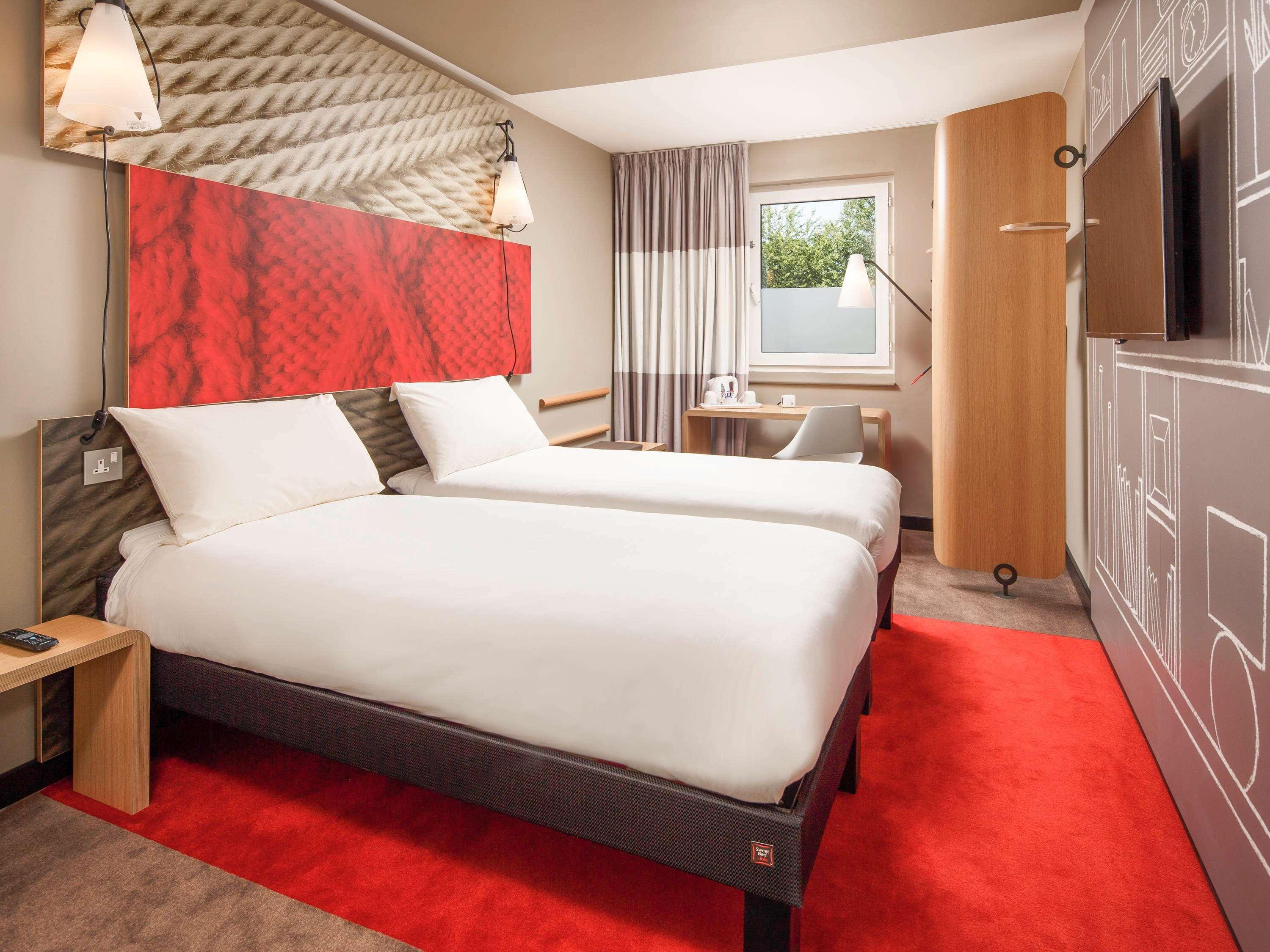Ibis Docklands Canary Wharf Hotel 3*