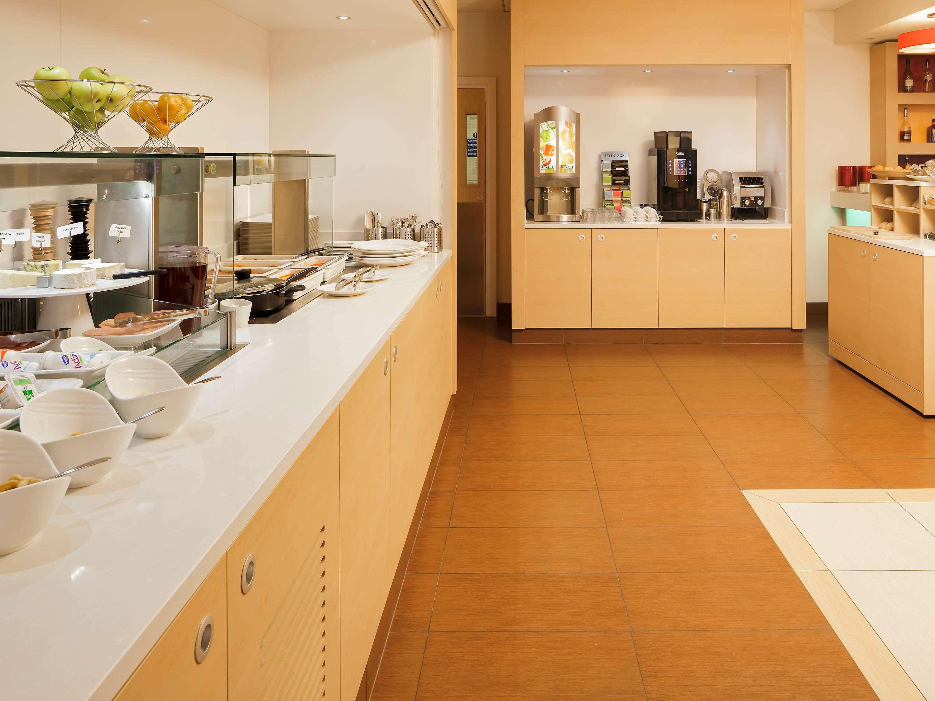 Ibis Docklands Canary Wharf Hotel 3*