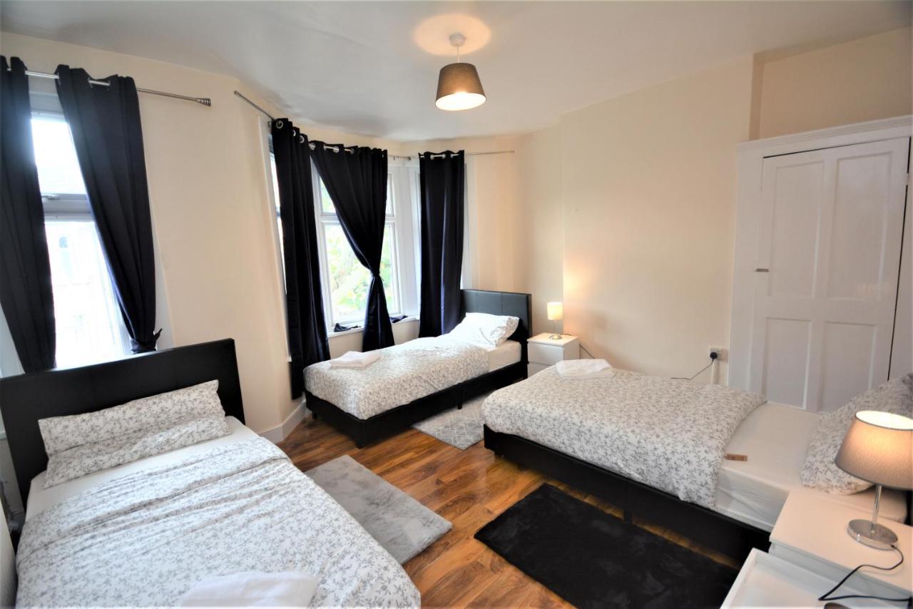 Cheerful 3 Bedroom In Greater Holiday home London