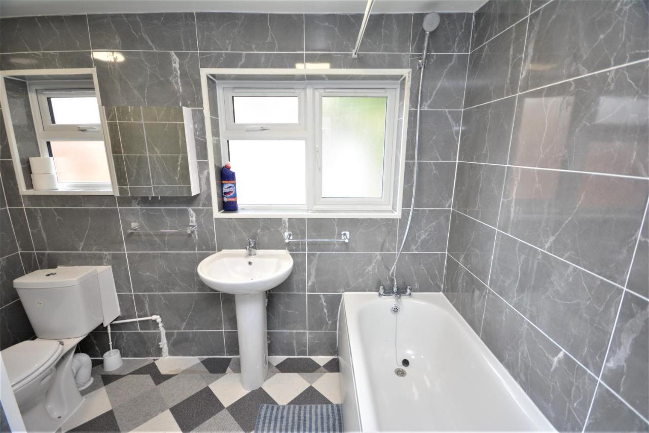 Holiday home Cheerful 3 Bedroom In Greater London