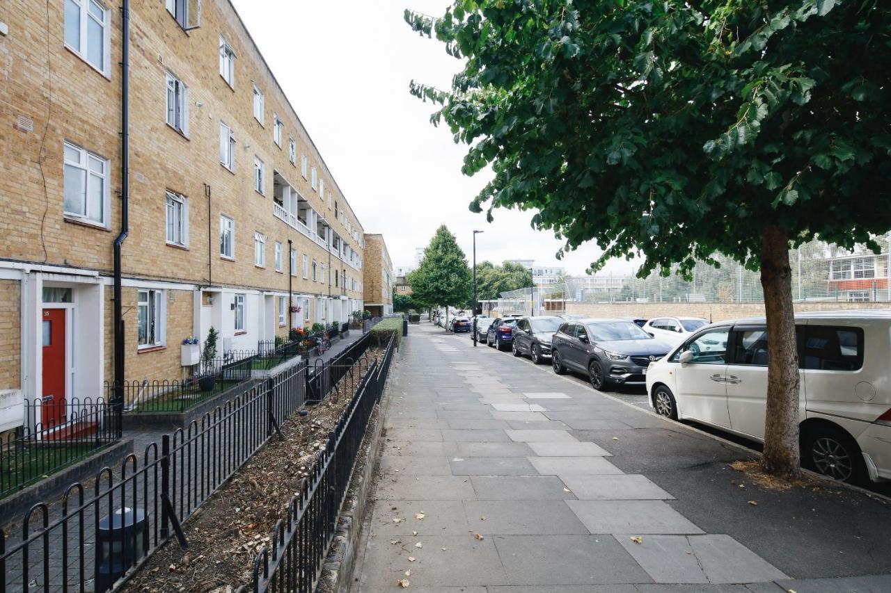 Bright & Welcoming Garden Flat Sleeps 6 In Style * London