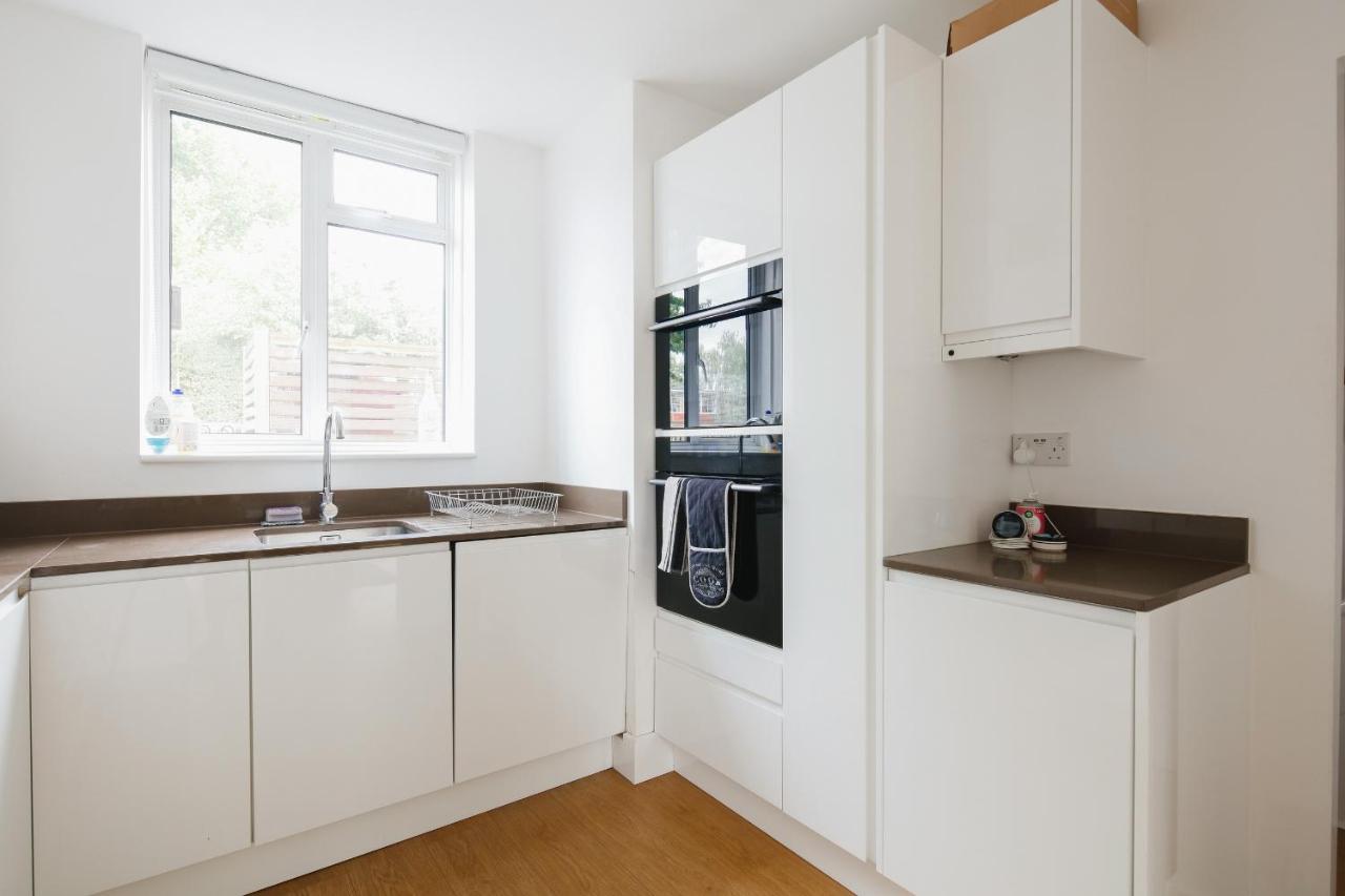 Bright & Welcoming Garden Flat Sleeps 6 In Style Apartment