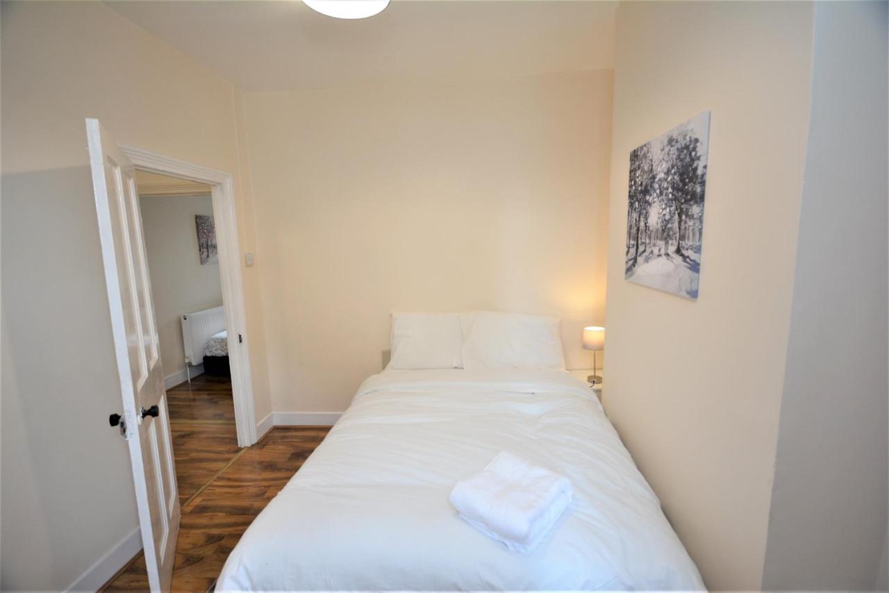 Cheerful 3 Bedroom In Greater Holiday home London