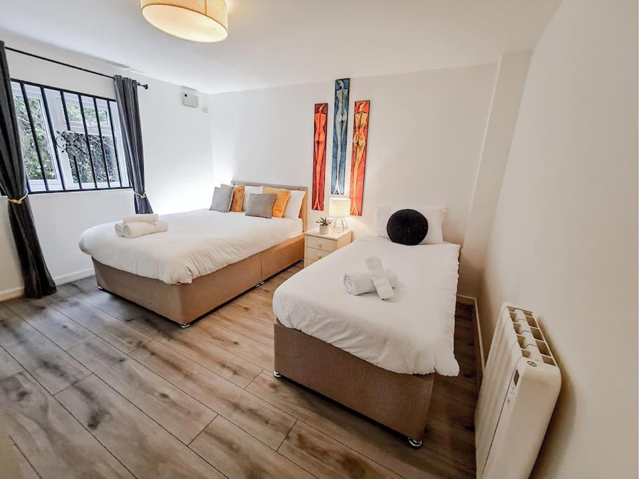 Comfy 2 Bed Flat With Free Parking, Close To Tube Apartment *