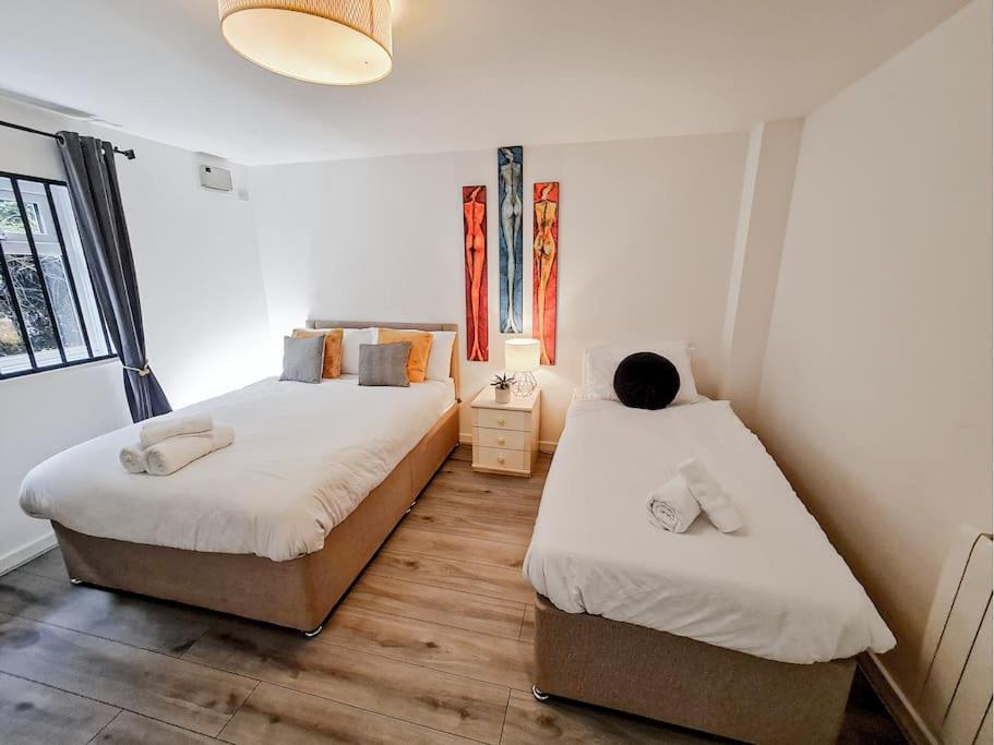 Comfy 2 Bed Flat With Free Parking, Close To Tube * London
