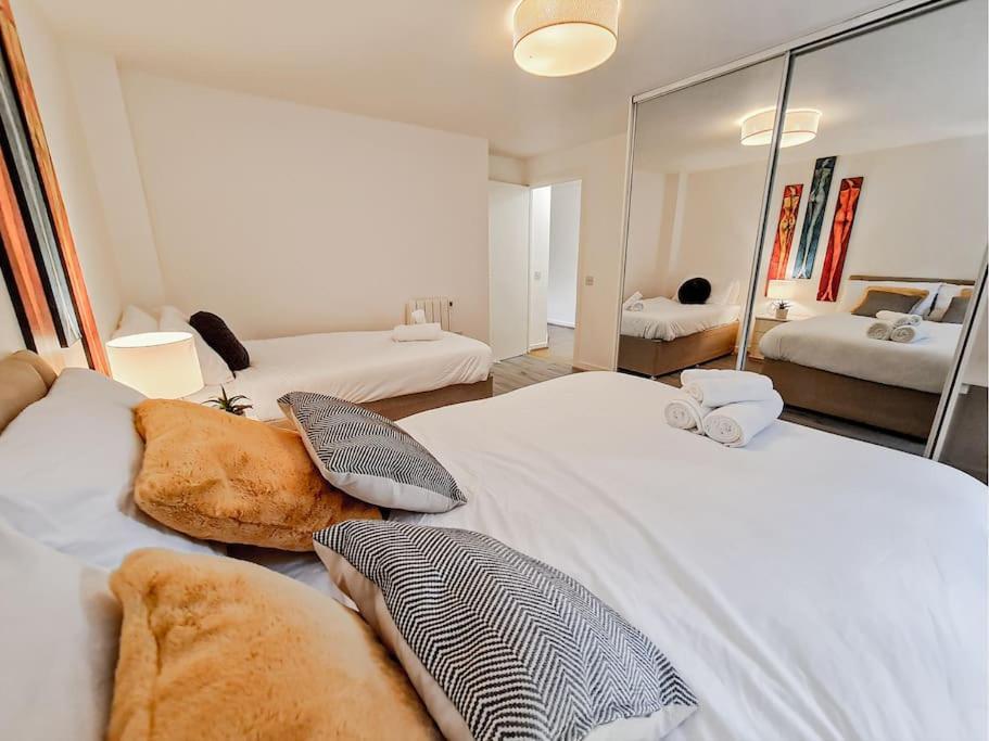 Comfy 2 Bed Flat With Free Parking, Close To Tube