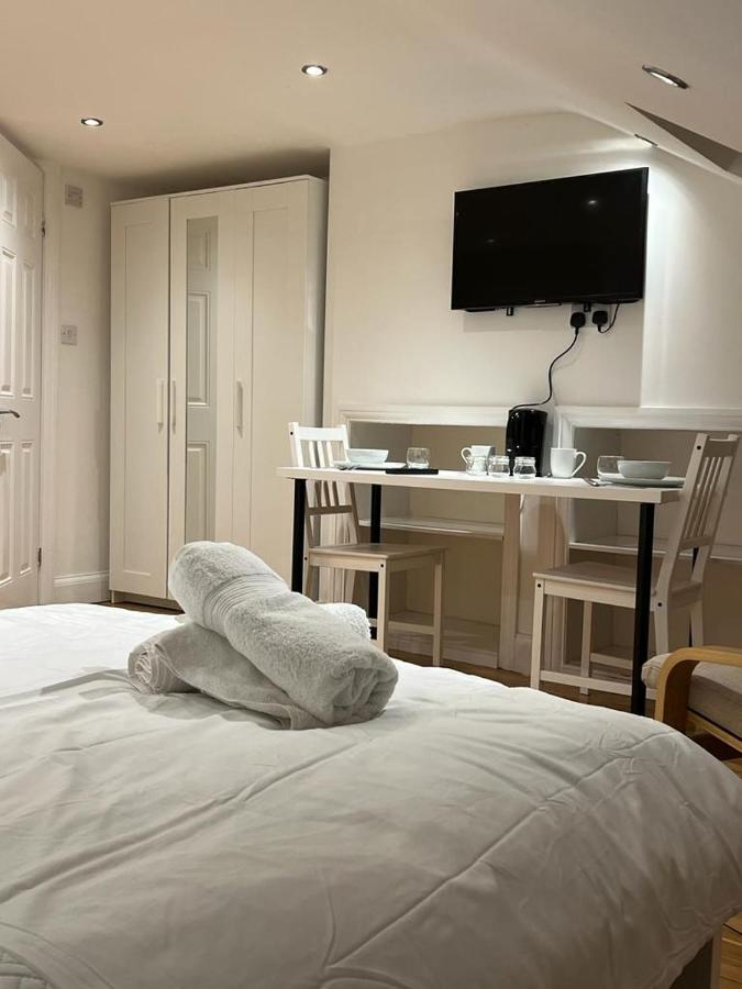 93 West Road Guest house