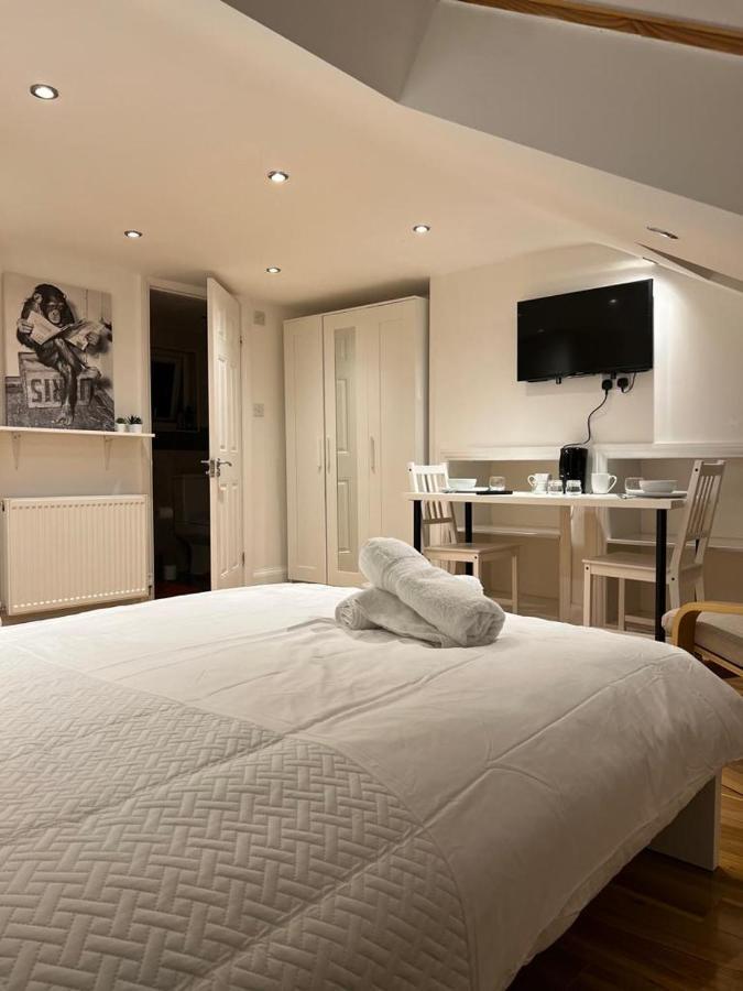 Guest house 93 West Road *