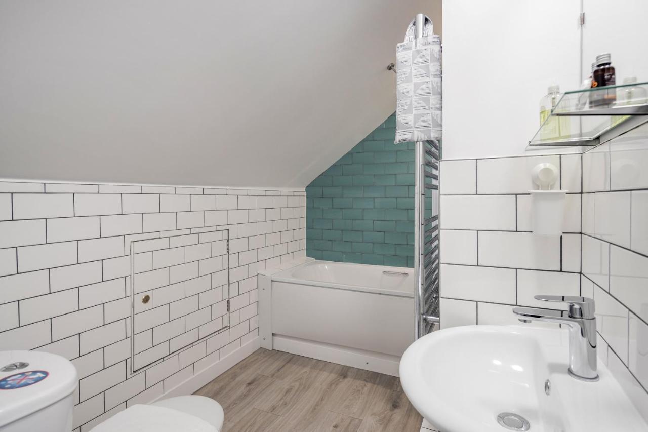 Carlile House - 5 Bedroom, Sleeps 8, Free Parking, 2 Bathrooms By Damask Homes * London