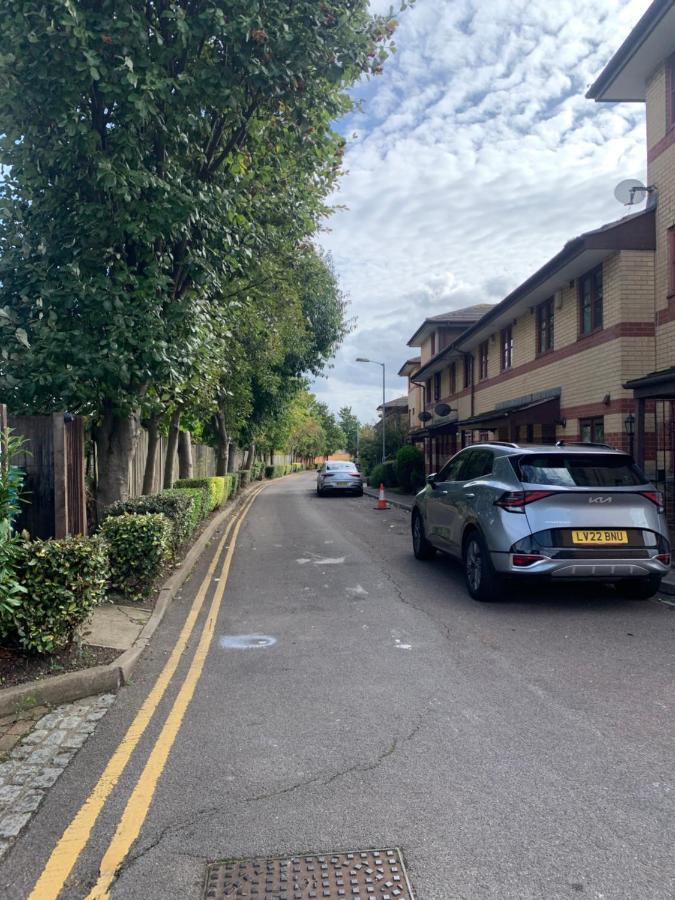 Apartment Lewisham Contractors' Haven: Spacious 3-bedroom With Parking & Wi-fi