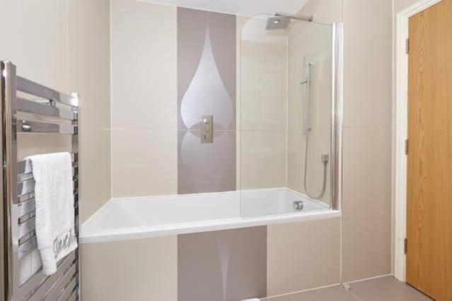 Apartment Three Bedroom By Beautiful Park *