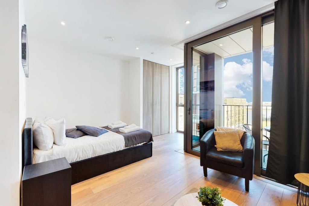 Superb In Greenwich With Balcony & Roof * London
