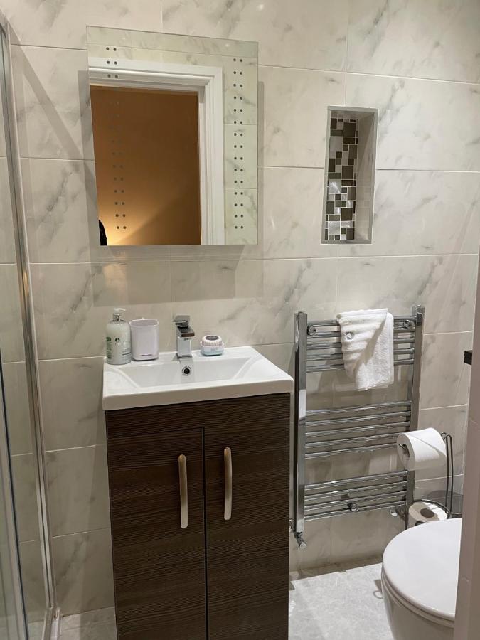 Apartment Luxury 5 Star - Parking, Garden, Nr Greater Metro Stations