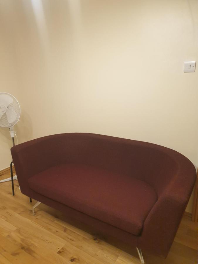 Luxury 3 Bedroom Flat 1min Walk From Underground, With Free Parking Sleeps X10 Apartamento