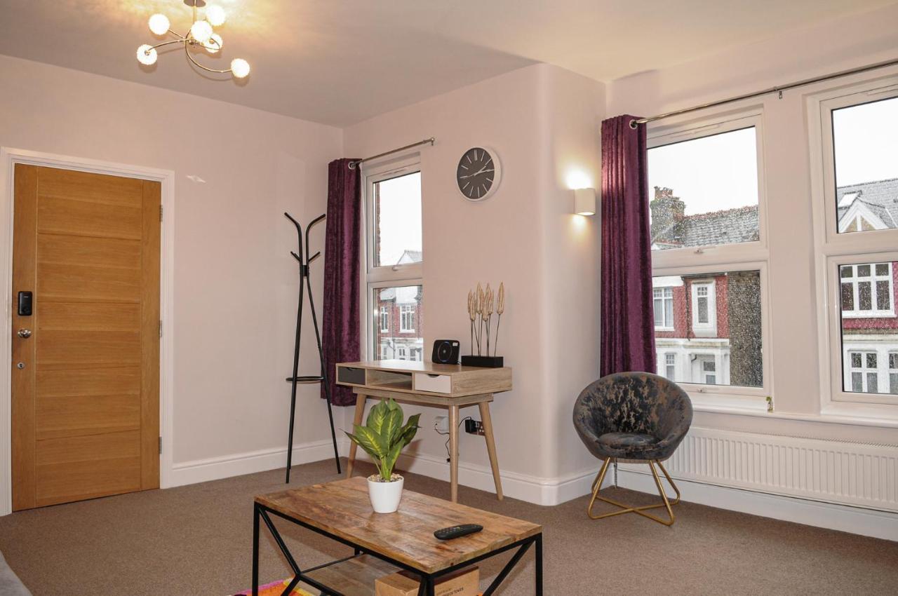 Luxury 5 Star - Parking, Garden, Nr Greater Metro Stations Apartment *