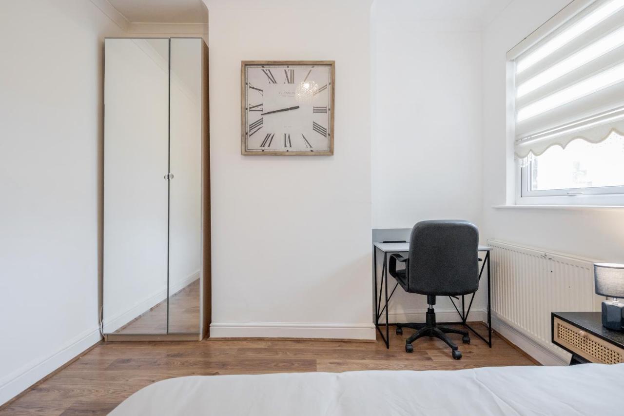 Apartment Entire Lovely Family With Parking, Wifi, Netflix, Self Check-in *
