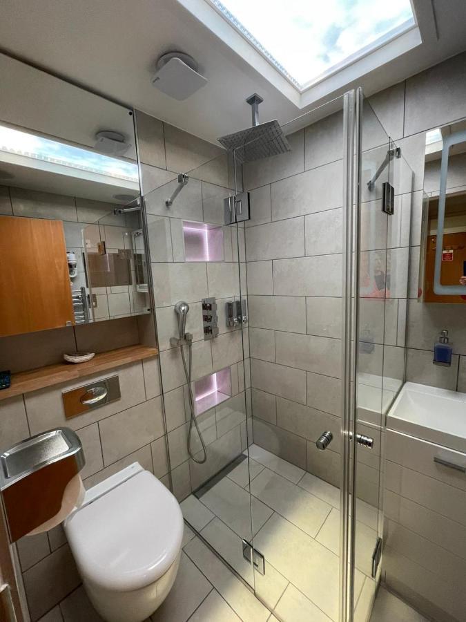 Laconic & Modern Close To Canary Wharf Apartment *