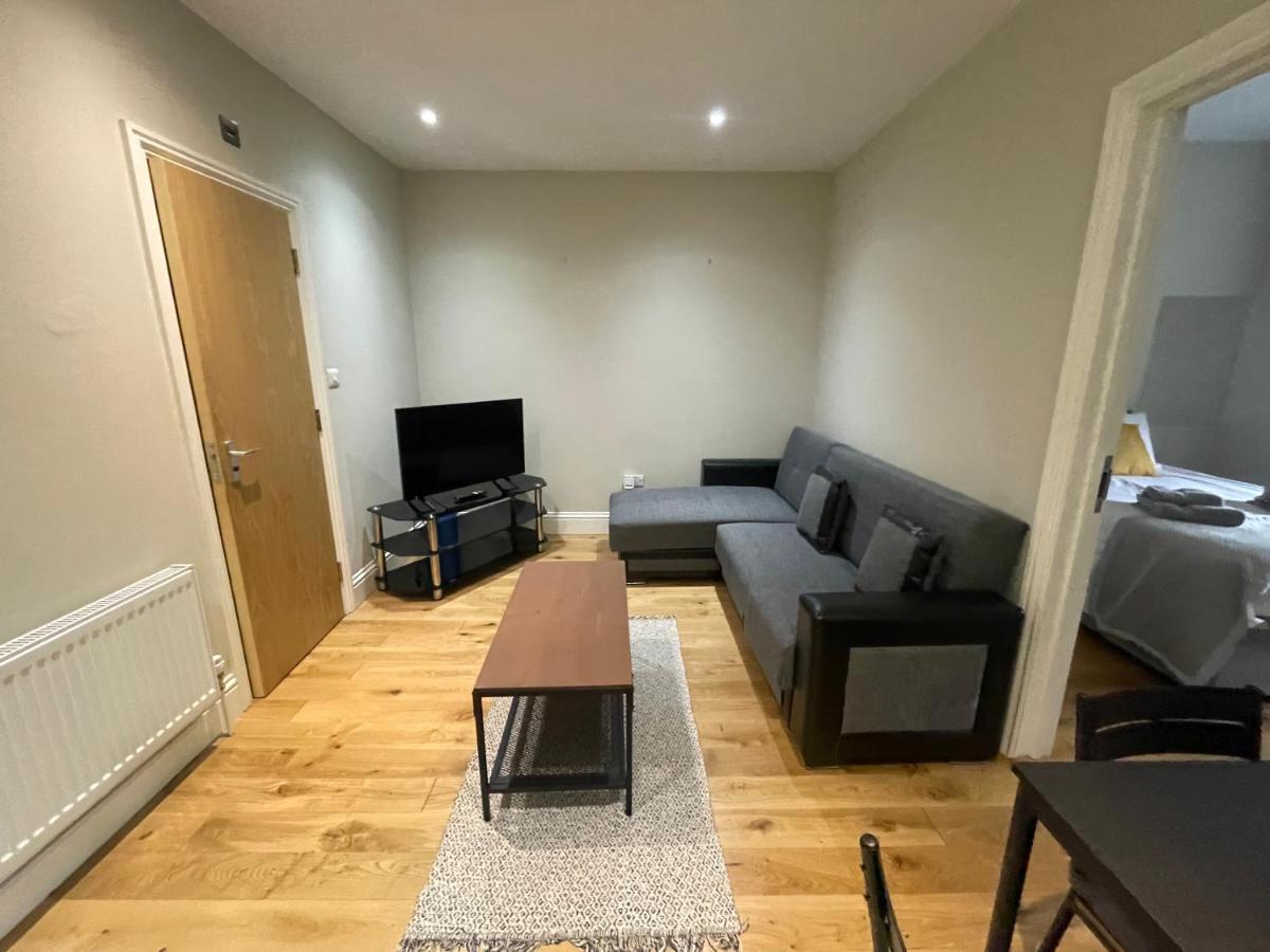 Apartment Lovely 1 Bedroom With On Street Parking *