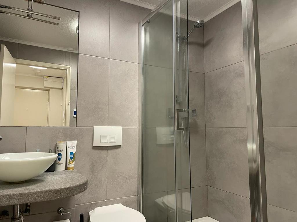 Apartment Morden Flat Close To Dlr Station With Free Parking London