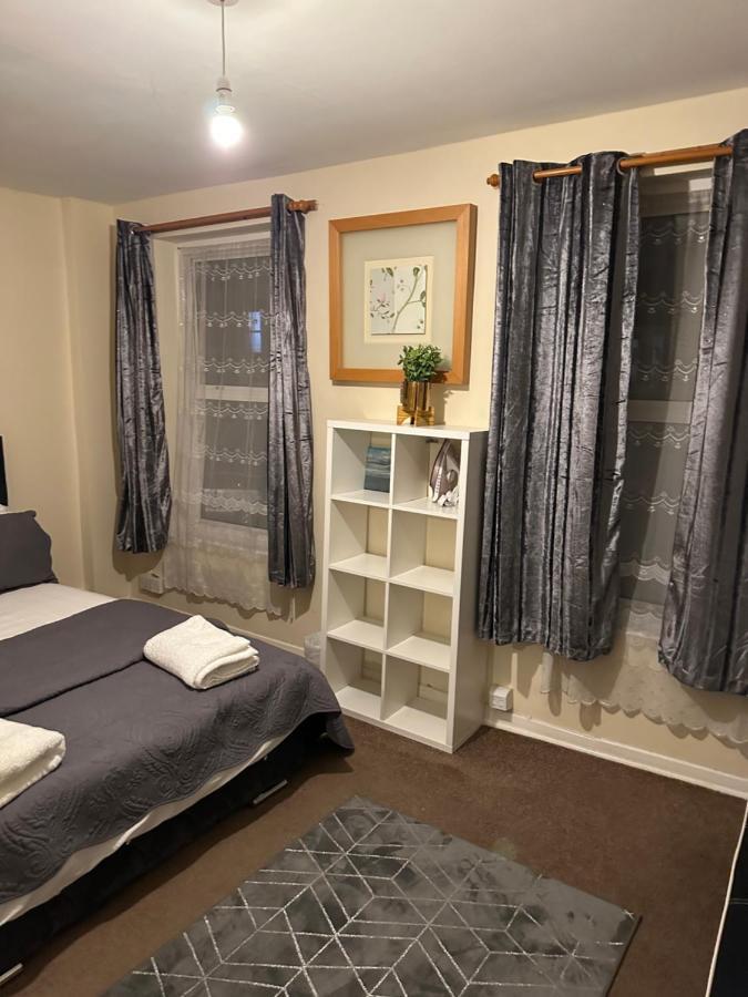 Amazing And Lovely 2- Bedroom First Floor Flat Apartamento Londres