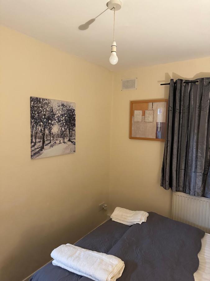 Amazing And Lovely 2- Bedroom First Floor Flat Apartamento Londres
