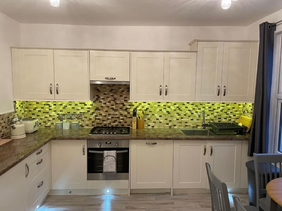Luxury 5 Star - Parking, Garden, Nr Greater Metro Stations Apartment