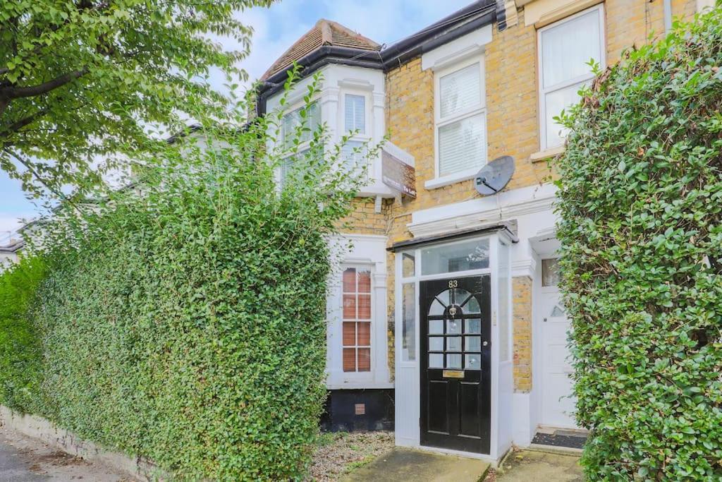 2 Bed Garden Flat Leyton Village * Londres