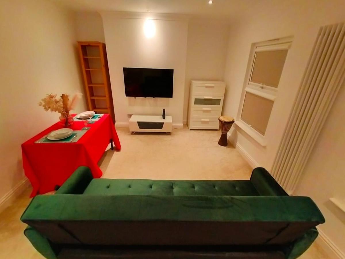 Fully-equipped Flat In The Of London. Apartamento Londres