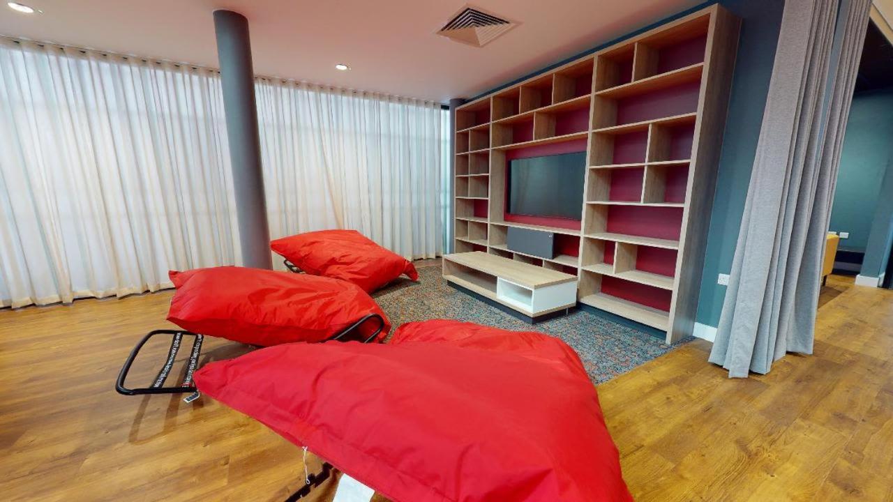 For Students Only Iq Will Wyatt Court London * London