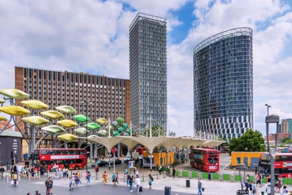 Apartamento 2bed Stratford With Easy Access To London, O2, Excel, Parking Nearby Londres