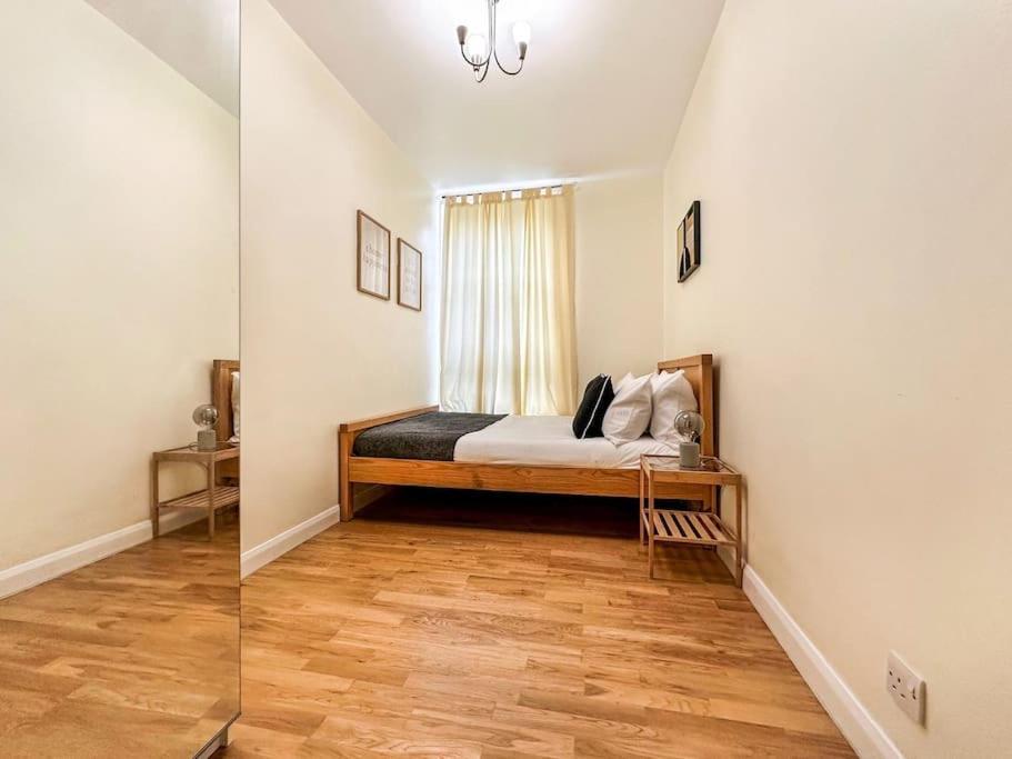 Spacious 4 Bed Flat Near 02 Arena Greenwich London