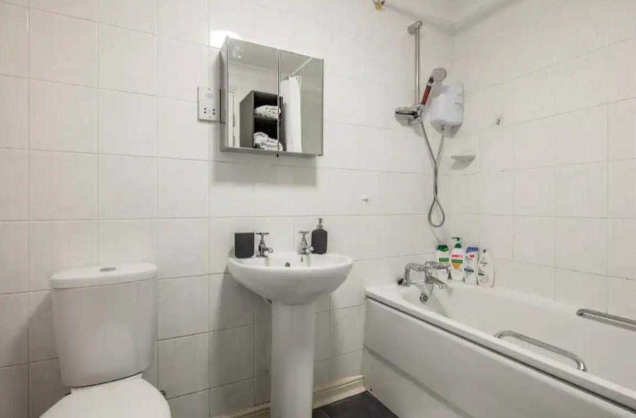 Apartment 1 Bedroom Flat With Free Parking London