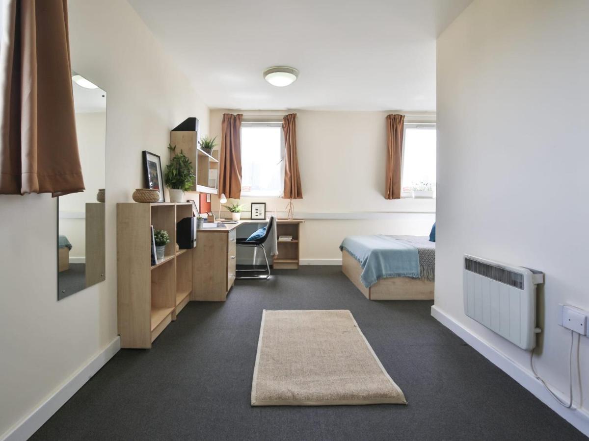 For Students Only Iq Will Wyatt Court London London
