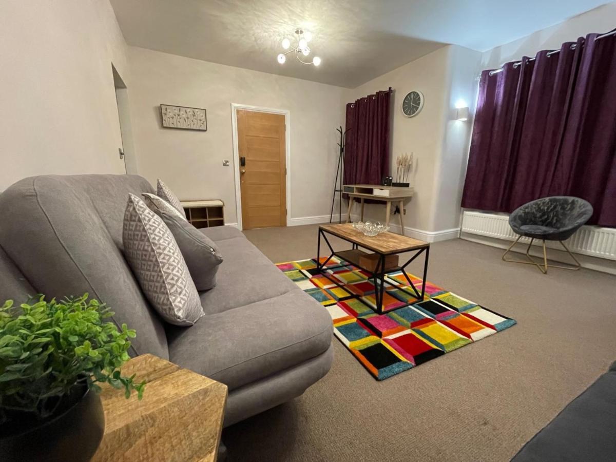Apartment Luxury 5 Star - Parking, Garden, Nr Greater Metro Stations London
