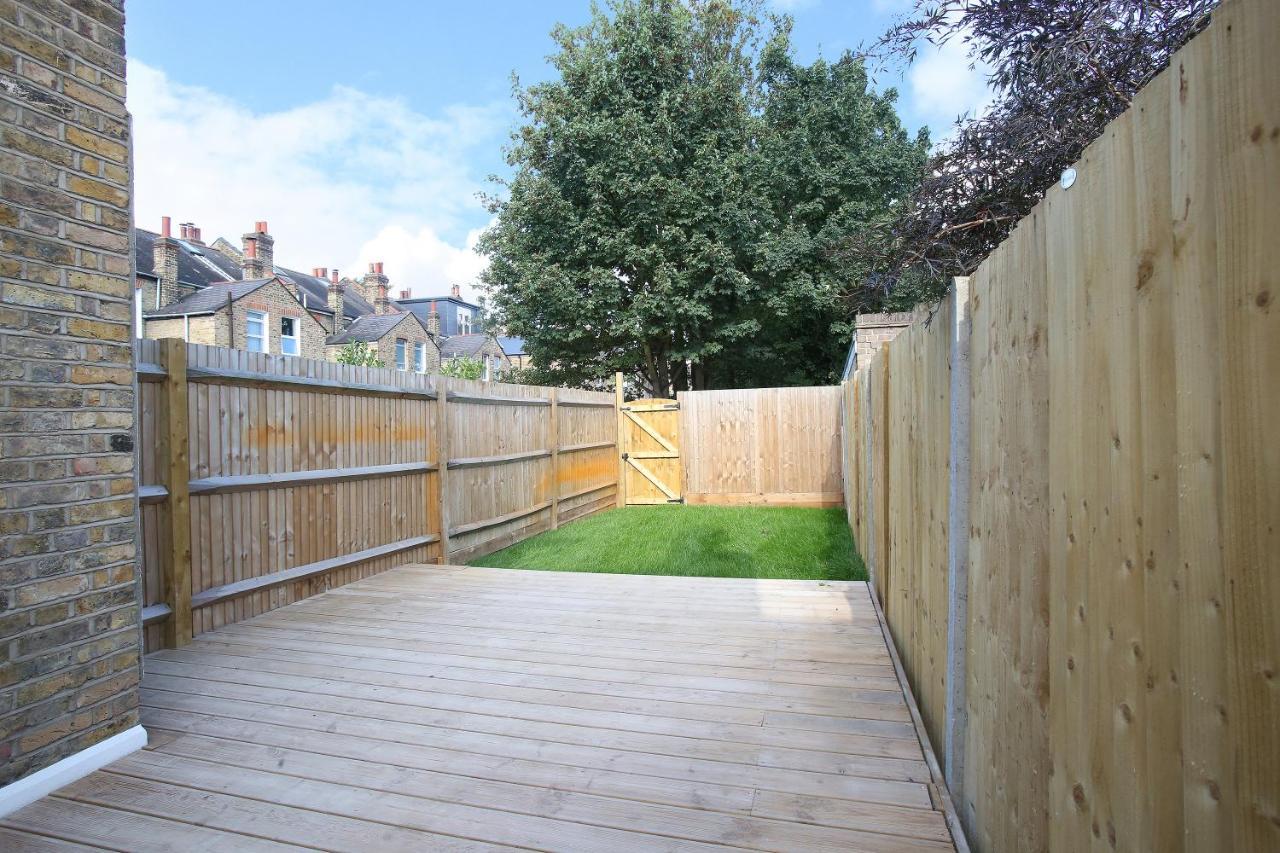 Luxury 5 Star - Parking, Garden, Nr Greater Metro Stations London