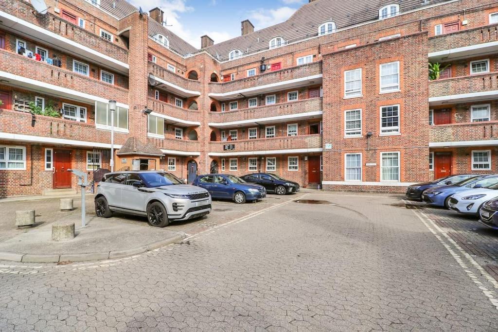 Spacious 4 Bed Flat Near 02 Arena Greenwich Apartment London