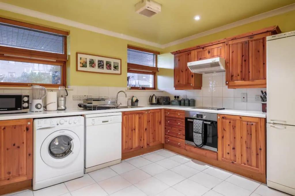 1 Bedroom Flat With Free Parking Apartment