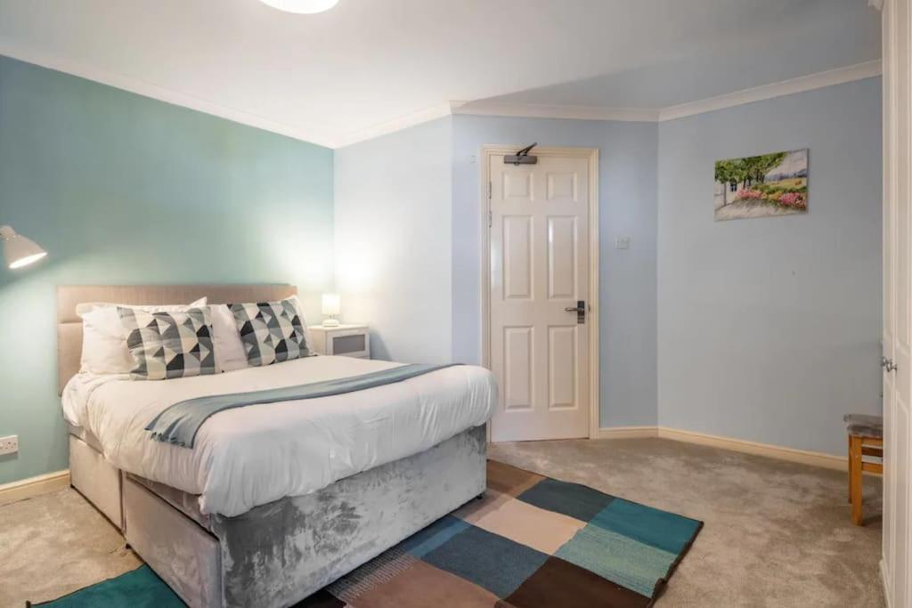 1 Bedroom Flat With Free Parking Apartment