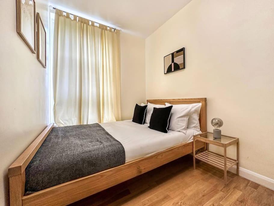 Spacious 4 Bed Flat Near 02 Arena Greenwich