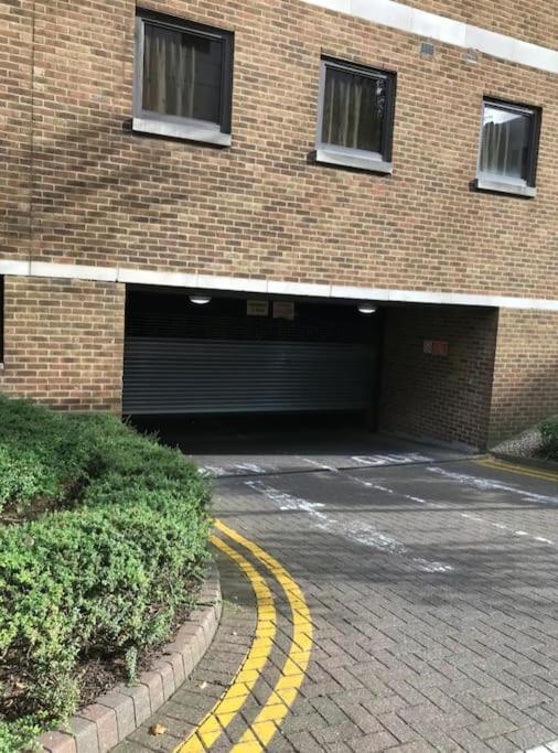 1 Bedroom Flat With Free Parking Apartment *