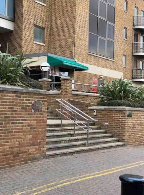 Apartment 1 Bedroom Flat With Free Parking London
