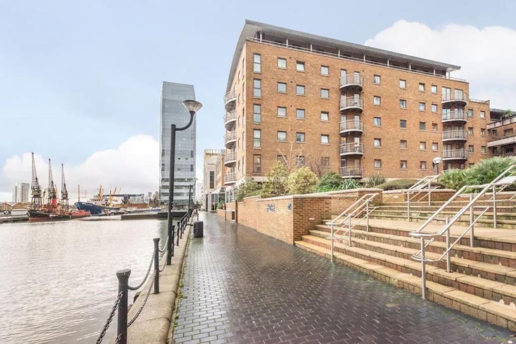 Apartment 1 Bedroom Flat With Free Parking *