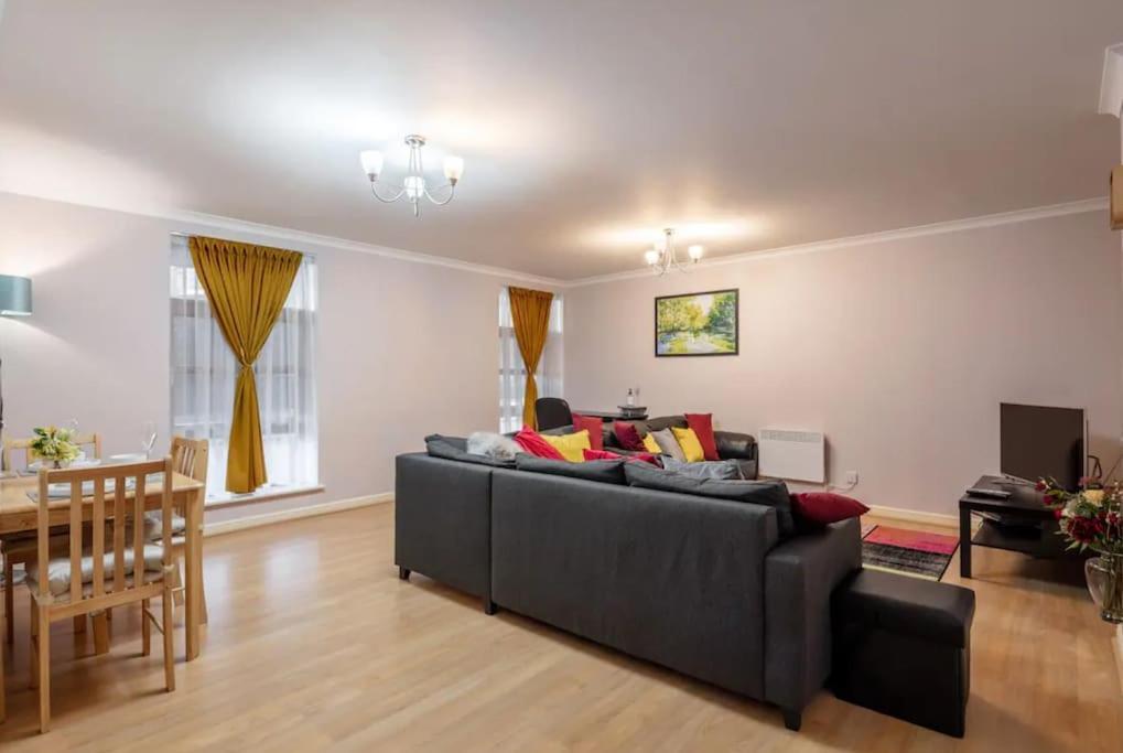1 Bedroom Flat With Free Parking Apartment