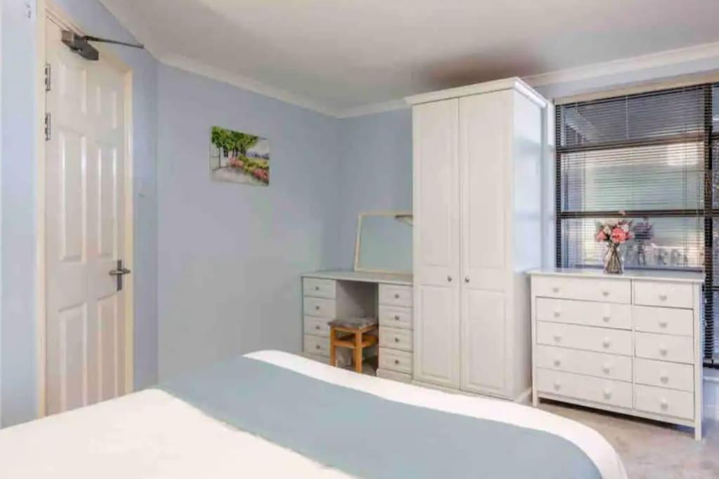 1 Bedroom Flat With Free Parking London