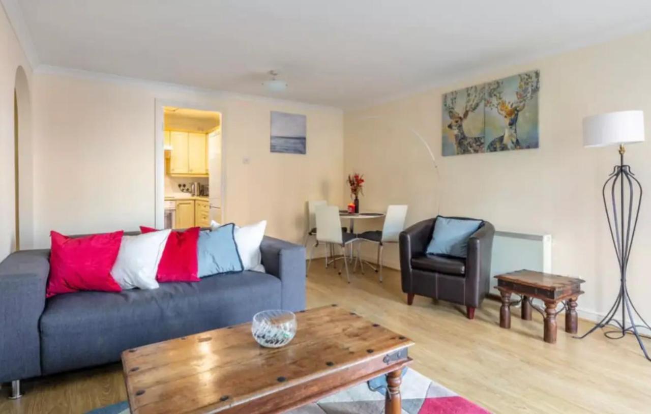 1 Bedroom Flat With Free Parking Apartment