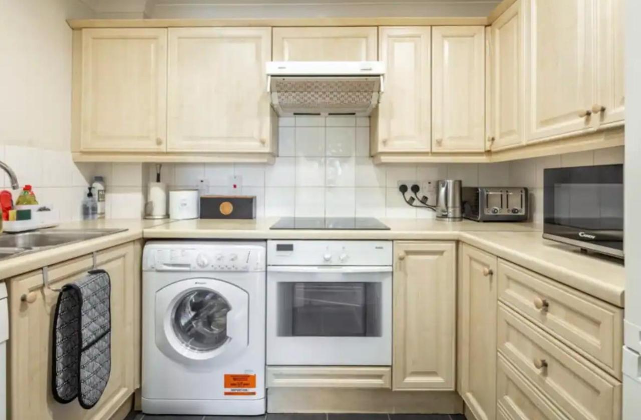 1 Bedroom Flat With Free Parking Apartment