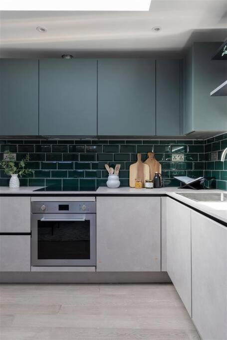 Cozy Leyton House With Garden And Small Terrace