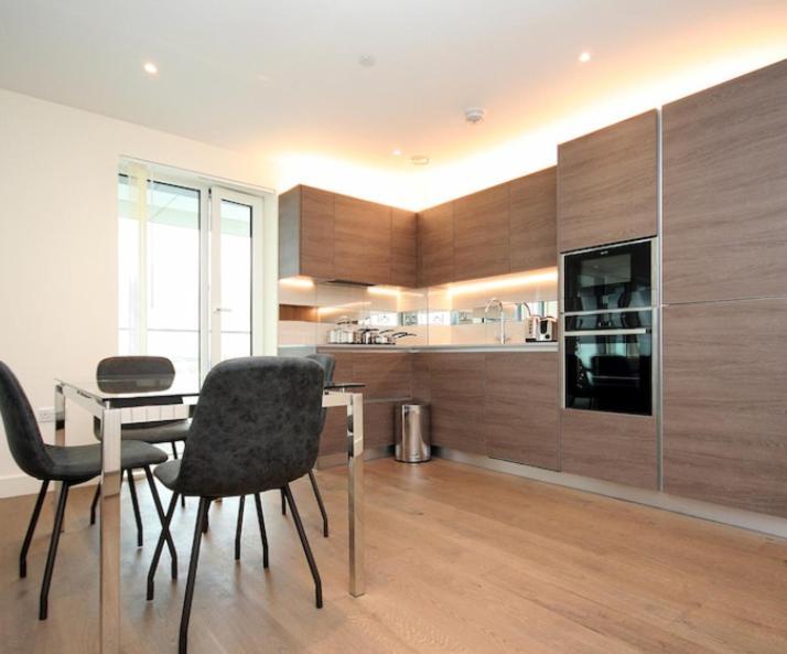 Riverside Minutes From Elizabeth Line Apartment *