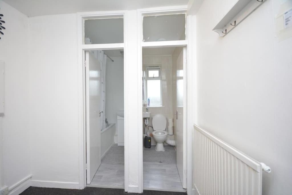 Apartment Zone2 Classic 3 Bedroom London